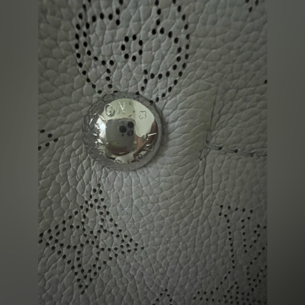 New Louis Vuitton Mahina Handbag - Picture 14 of 16